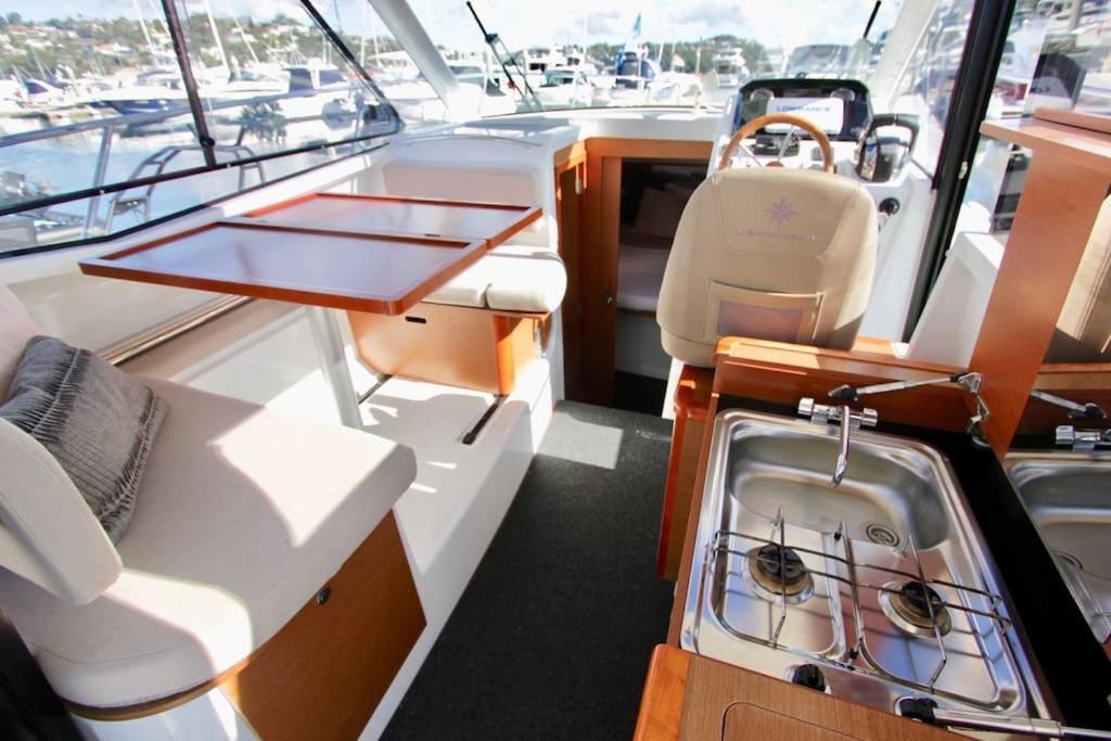 Отель Sejour Sur Bateau De Plaisance Мандельё-ла-Напуль Экстерьер фото